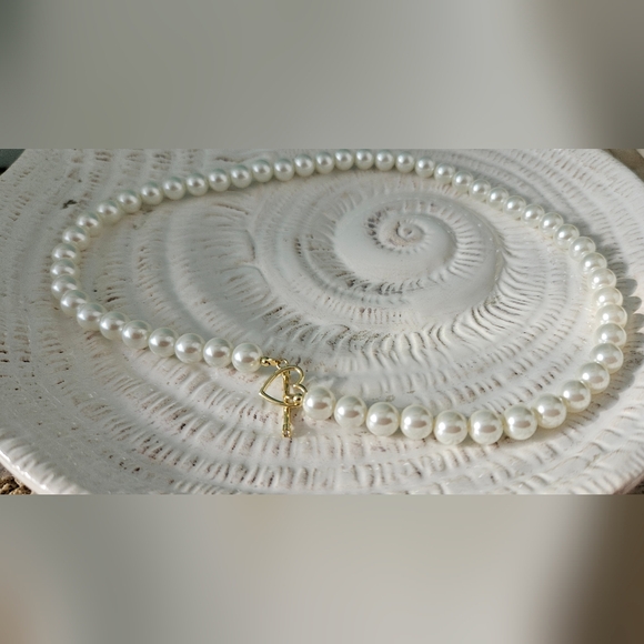 Jewelry - 🔥SALE - Pearl Heart Toggle Necklace (15 inches, gold plated)